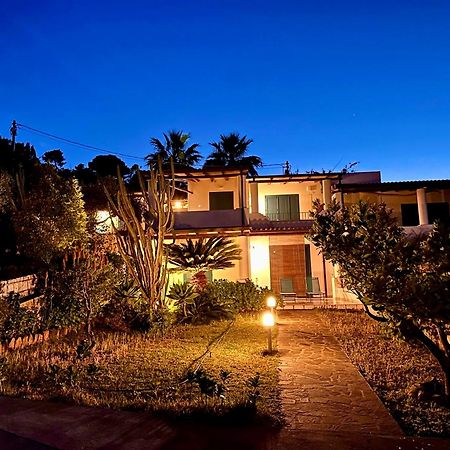 Villa 'A Pisa Липари Экстерьер фото