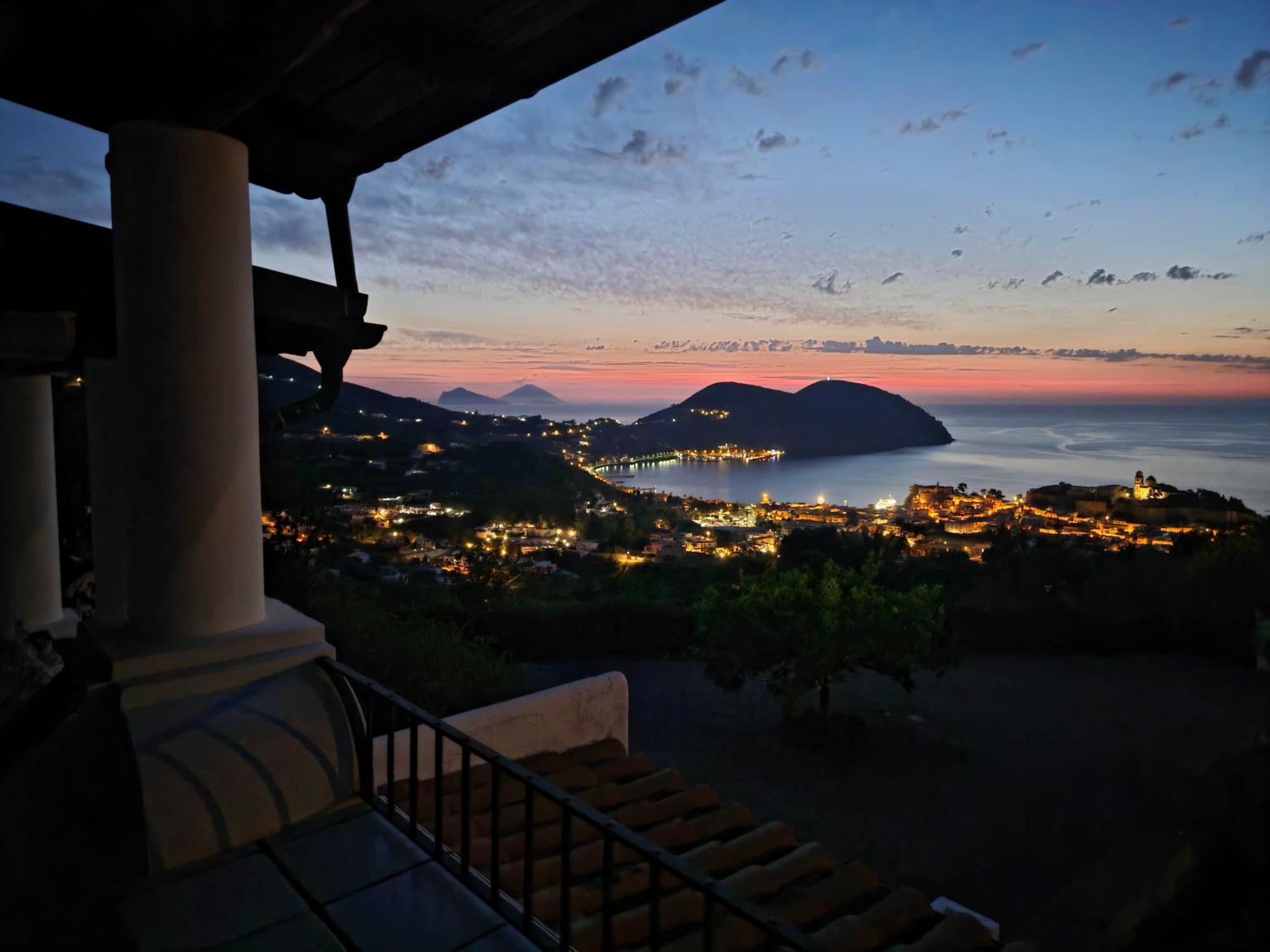 Villa 'A Pisa Липари Экстерьер фото